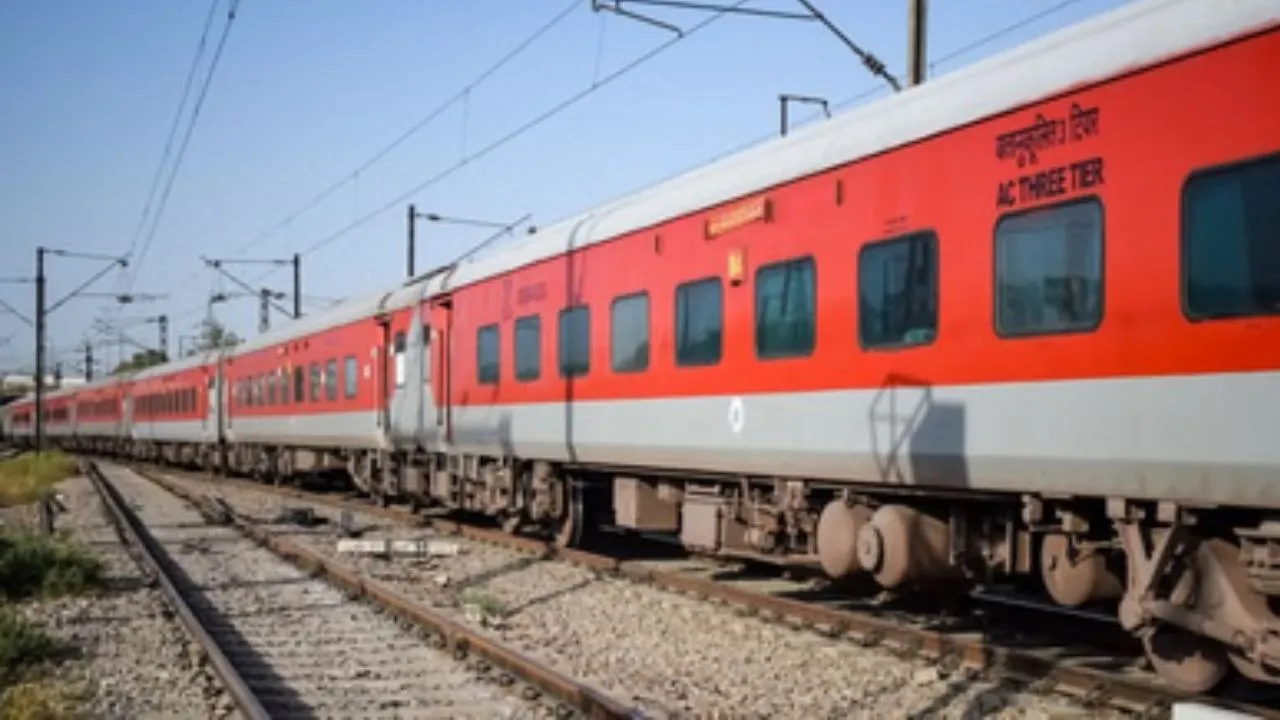 वेटिंग लिस्ट की टेंशन खत्म,  मिलेगा कन्फर्म टिकट, प्रयागराज से दिल्ली के बीच चलेगी 'क्लोन स्पेशल' ट्रेन; इन स्टेशनों पर रहेगा ठहराव 