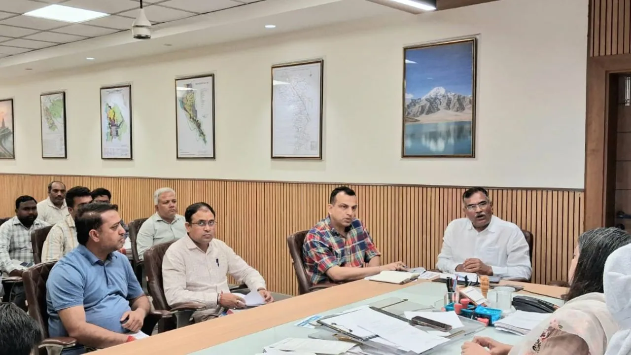  जेवर विस्तार को लेकर प्रशासन की बड़ी तैयारी: भूमि अर्जन प्रभावित किसानों के लिए 14 गांवों में विशेष कैंप, DM  ने जारी किए निर्देश 