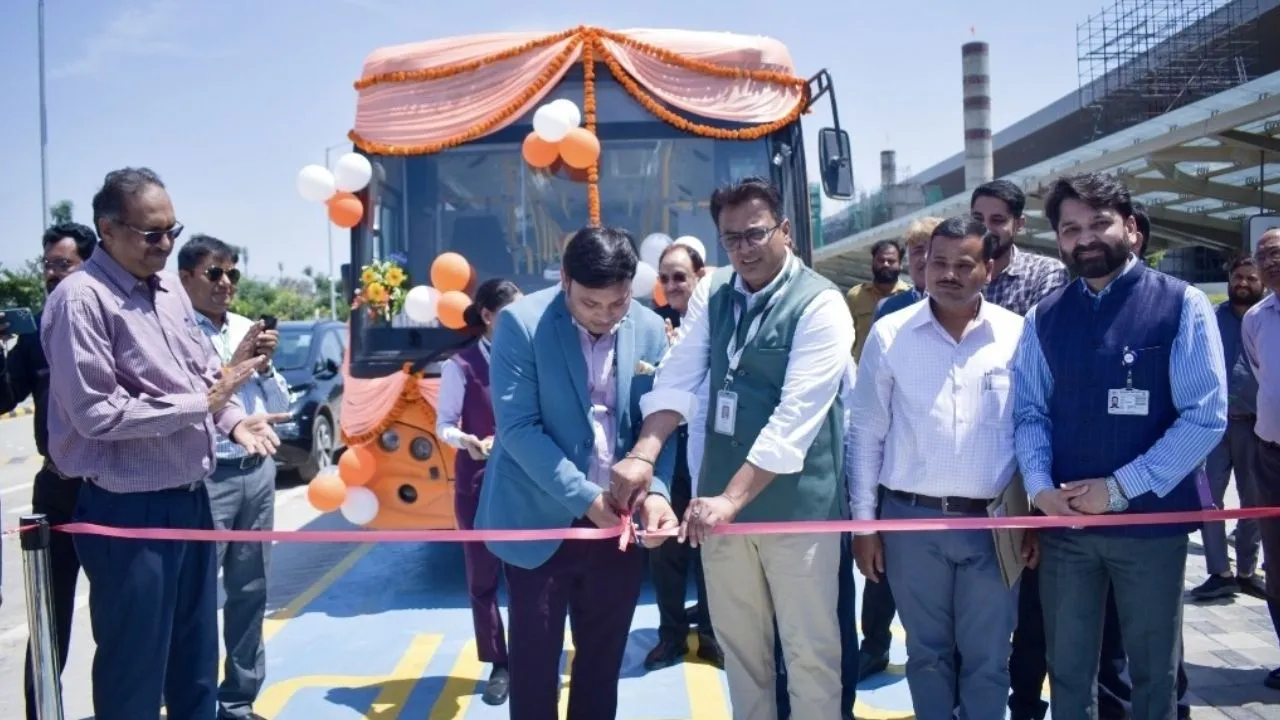 लखनऊ :  CCS टर्मिनल-3 से सिटी बस सेवाओं की शुरुआत, इन रूटों पर सुविधा; पर्यावरण अनुकूल परिवहन को बढ़ावा 