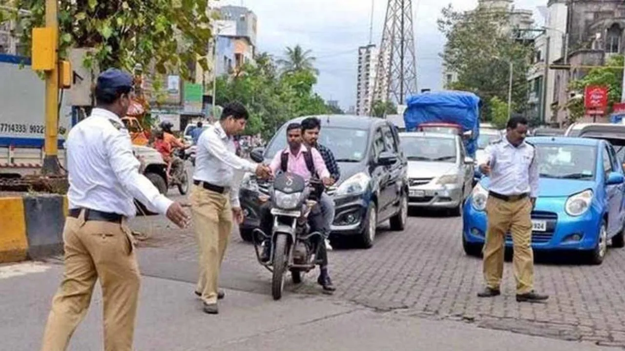  सड़क सुरक्षा में यूपी की बड़ी कामयाबी: हादसों में आई 7.43 % की कमी, 450 से ज्यादा लोगों की जान बची 