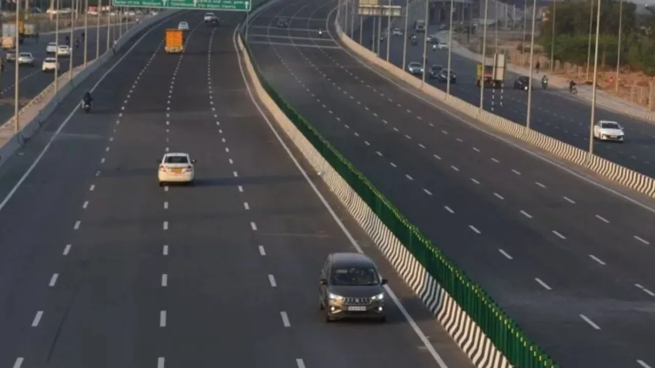  योगी सरकार की नई सौगात: भटहट -बांसस्थान फोरलेन सड़क बनकर तैयार, आयुष विश्वविद्यालय पहुंचना होगा आसान