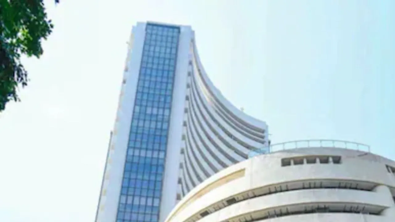 ईरान युद्धविराम की अनिश्चितता से शेयर बाजार में आई गिरावट,  931 अंक लुढ़का सेंसेक्स ; निफ्टी का बुरा हाल 