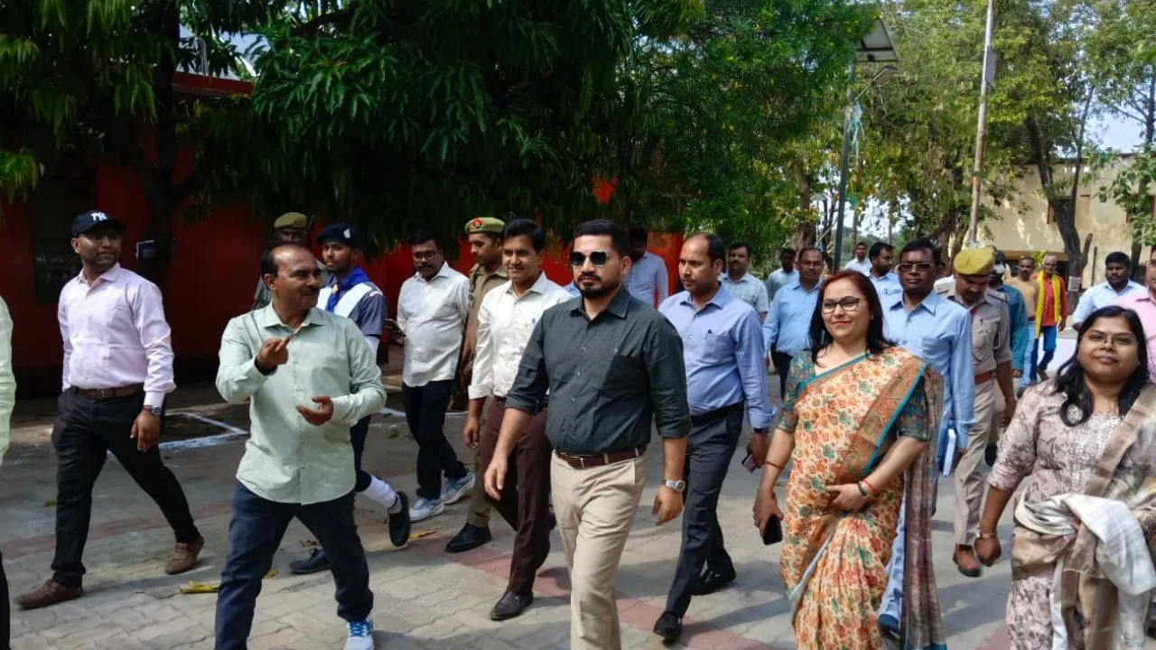 छात्रों के शैक्षणिक और समग्र विकास में सक्रिय भूमिका निभाएं शिक्षक- डीएम