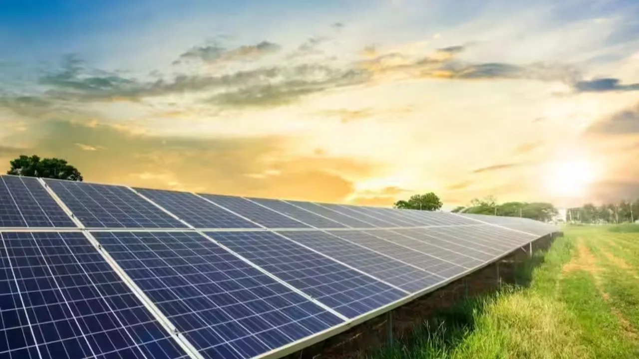 सोलर पॉवर बन रहा यूपी :  52 हजार रूफ टॉफ सोलर लगाकर बना भारत में No.1, 1161 मेगावाट के पार 