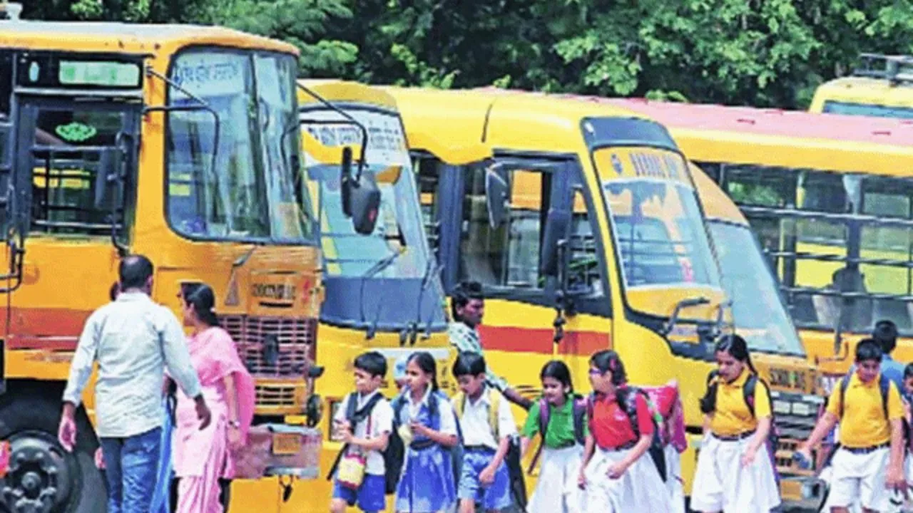  लखनऊ में स्कूली वाहनों की जांच अटकी: पोर्टल अपडेट में जुटे अफसर, मियाद खत्म होने के बाद भी अधूरा ऑनबोर्डिंग