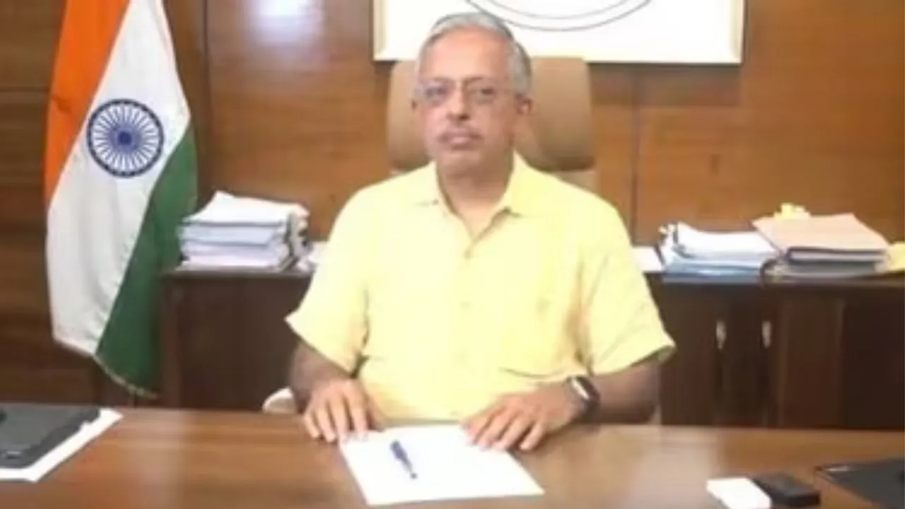 मौसम की मार झेल रहे यूपी के किसानों को जल्द मुआवजा,  मुख्य सचिव ने जिलाधिकारियों को दिए निर्देश