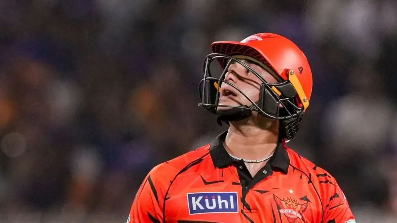 IPL Code of Conduct Violation :  अभिषेक शर्मा पर लगा BCCI का जुर्माना, बीच मैदान में अपशब्द बोलने पर कटी मैच फीस 