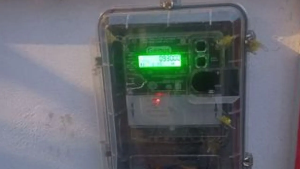 Consumers की सहमति बिना प्रीपेड मीटर लगाए जाने पर उठे सवाल, नियामक आयोग से पोस्टपेड विकल्प बहाल करने की मांग