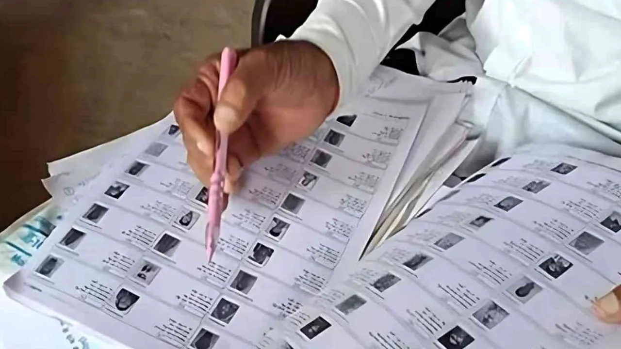  यूपी में शीतकालीन अवकाश में किया SIR, गर्मियों में जनगणना की जिम्मेदारी; कार्य के बोझ से परेशान शिक्षक कर रहे EL की मांग