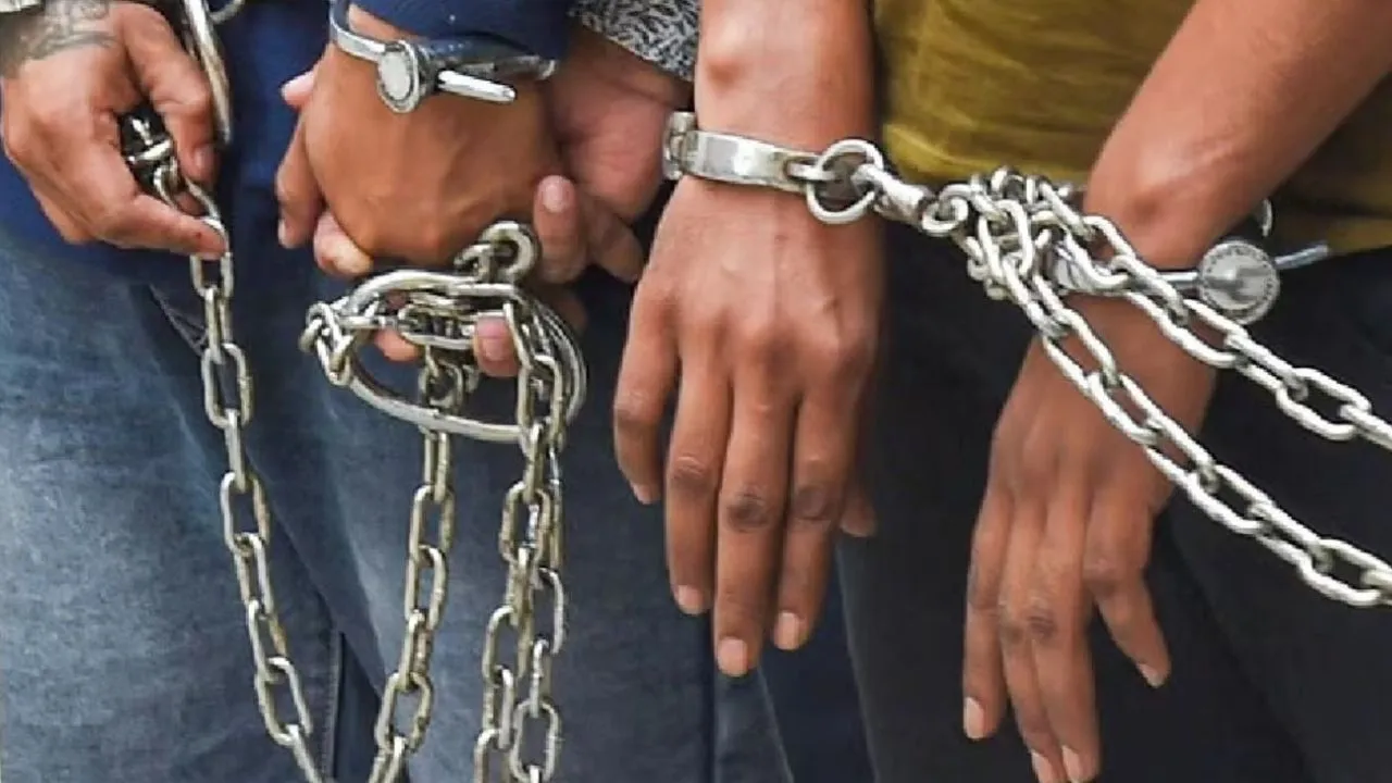 दिल्ली से गिरफ्तार 50 हजार का इनामी पशु तस्कर,  यूपी एसटीएफ ने दबोचा, 3 साल से चल रहा था फरार