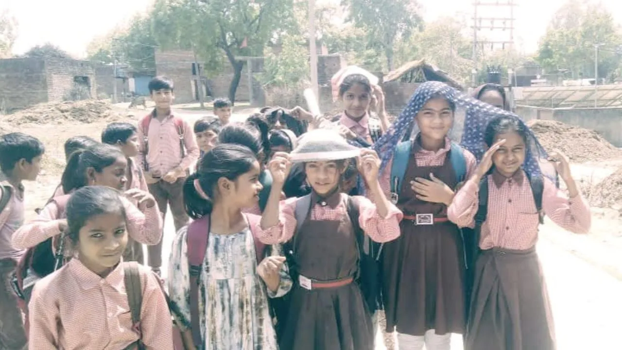 भीषण गर्मी से परिषदीय विद्यालयों में बच्चे हो रहे बेहाल और बीमार,  विद्यालय के समय परिवर्तन की मांग 