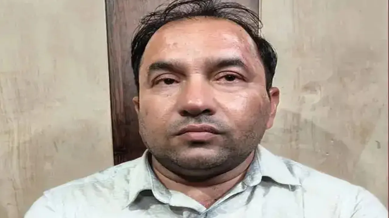 'डार्लिंग तुम्हारे लिए पेपर आउट करा दिया'... कहने वाले लखनऊ विश्वविद्यालय के असिस्टेंट प्रोफेसर निलंबित, जानें पूरा मामला
