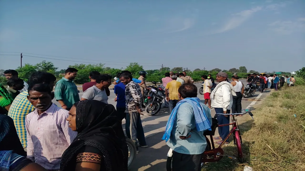 सुलतानपुर सड़क हादसा : बस की चपेट में आने से एक महिला की मौत, दूसरी घायल 