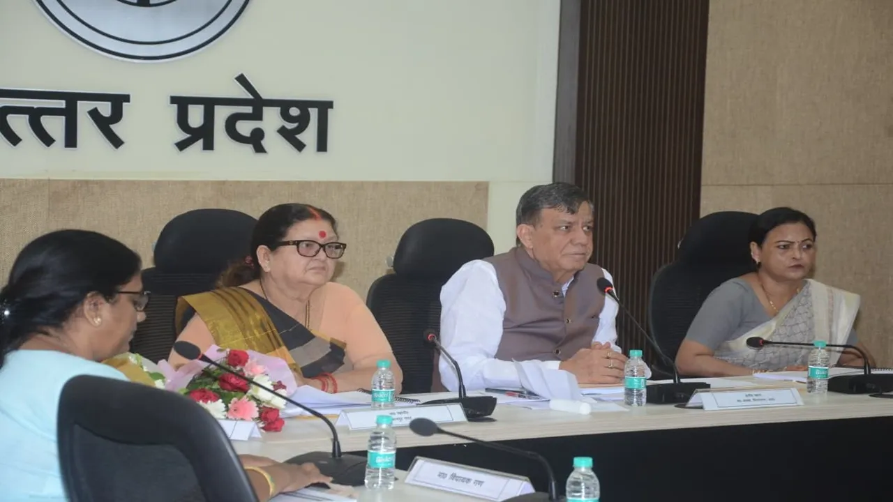 कानपुर : समग्र विकास समन्वय समिति की बैठक में सख्ती, जाम मुक्त शहर और मेट्रो विस्तार पर जोर