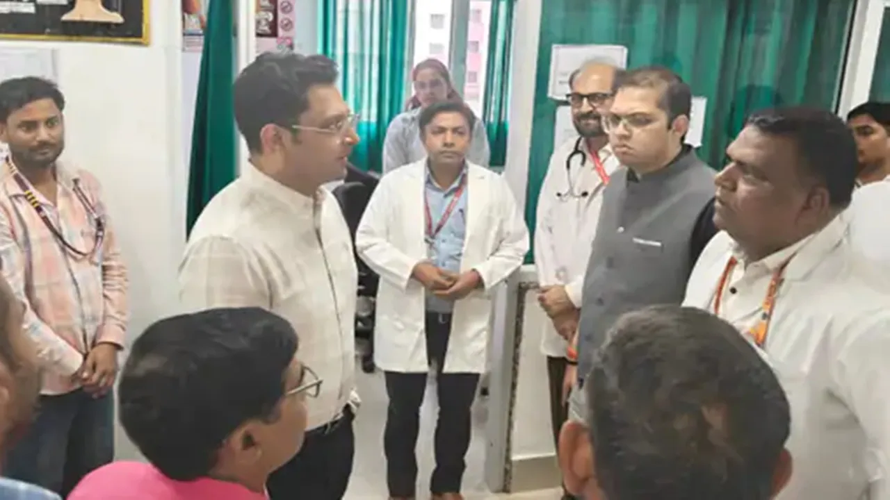  Jaunpur News : DM सैमुअल पॉल ने मेडिकल कालेज का निरीक्षण, निर्माण कार्यों को शीघ्र पूर्ण करने के दिए निर्देश 