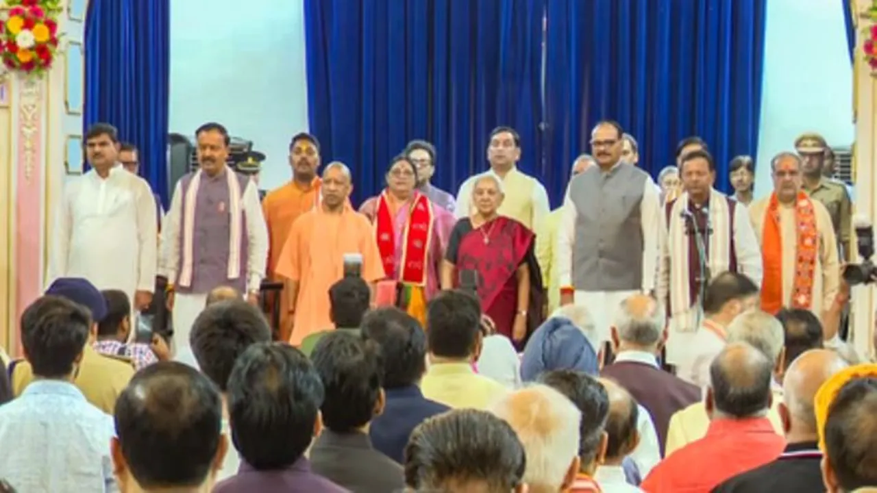 Yogi Cabinet :  योगी मंत्रिमंडल विस्तार के बाद कई जिलों में जश्न, समर्थकों ने बांटी मिठाइयां 