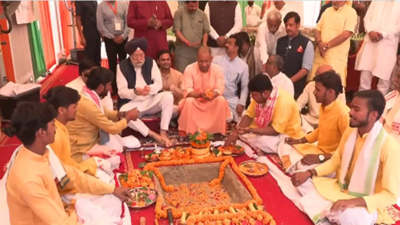 योगी के नेतृत्व में उत्तर प्रदेश ने बनाई नई पहचान : गोरखपुर में बोले मंत्री पुरी- यूपी बना निवेशकों का पसंदीदा गंतव्य 