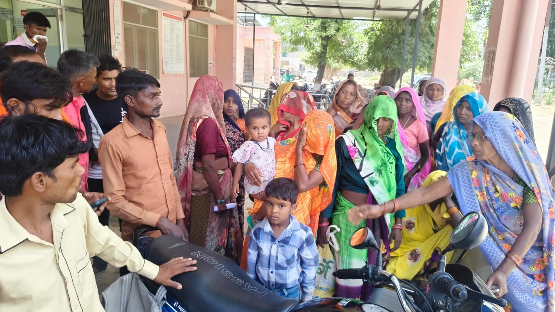 Pilibhit News : पति ने पीटकर ली महिला की जान, परिजन बोले: दहेज को करता था परेशान!