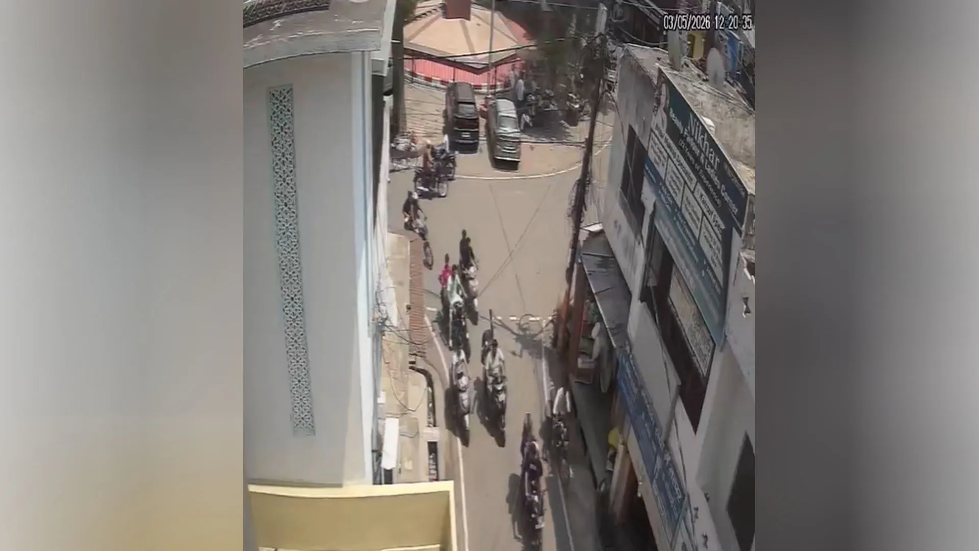 Bareilly:कैंट में पाकिस्तान के समर्थन में नारेबारी, विरोध पर मारपीट,सीसीटीवी वायरल हुआ