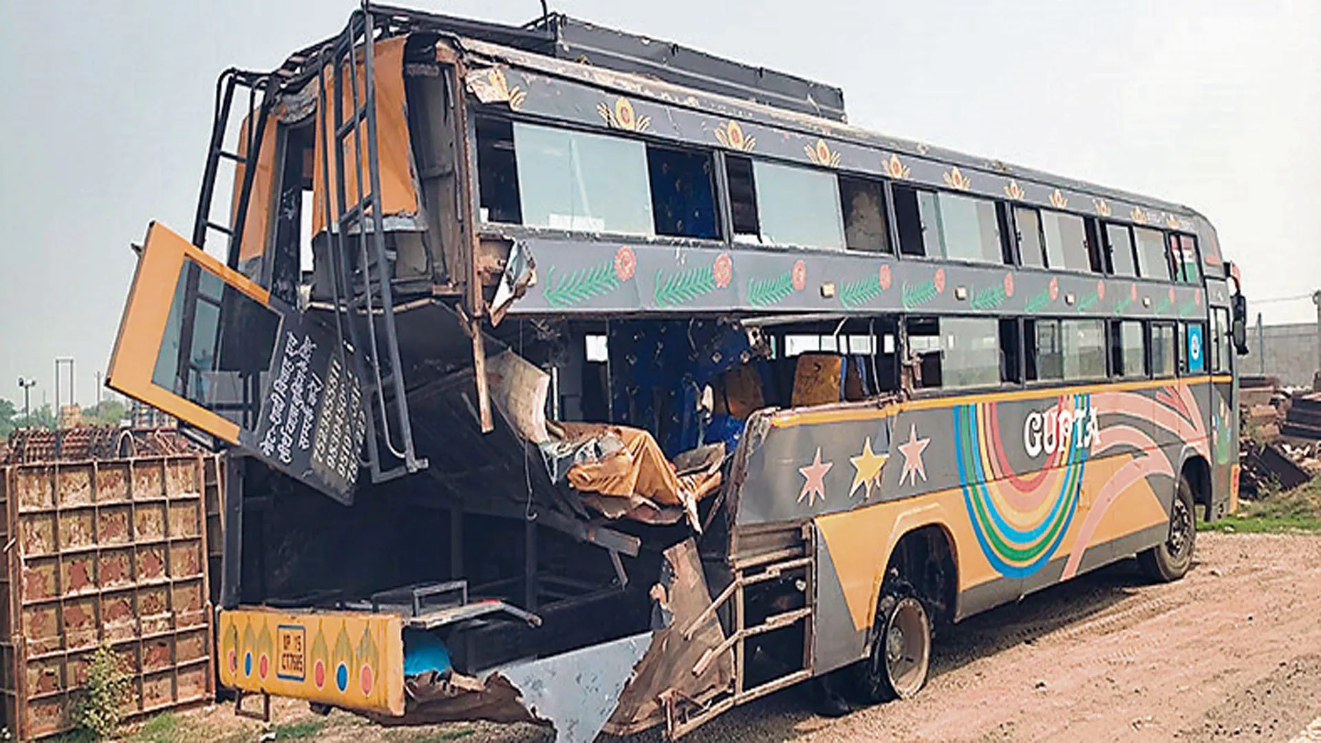 UP: गंगा एक्सप्रेस-वे पर ट्रक ने खड़े लोगों को रौंदा, एक की मौत