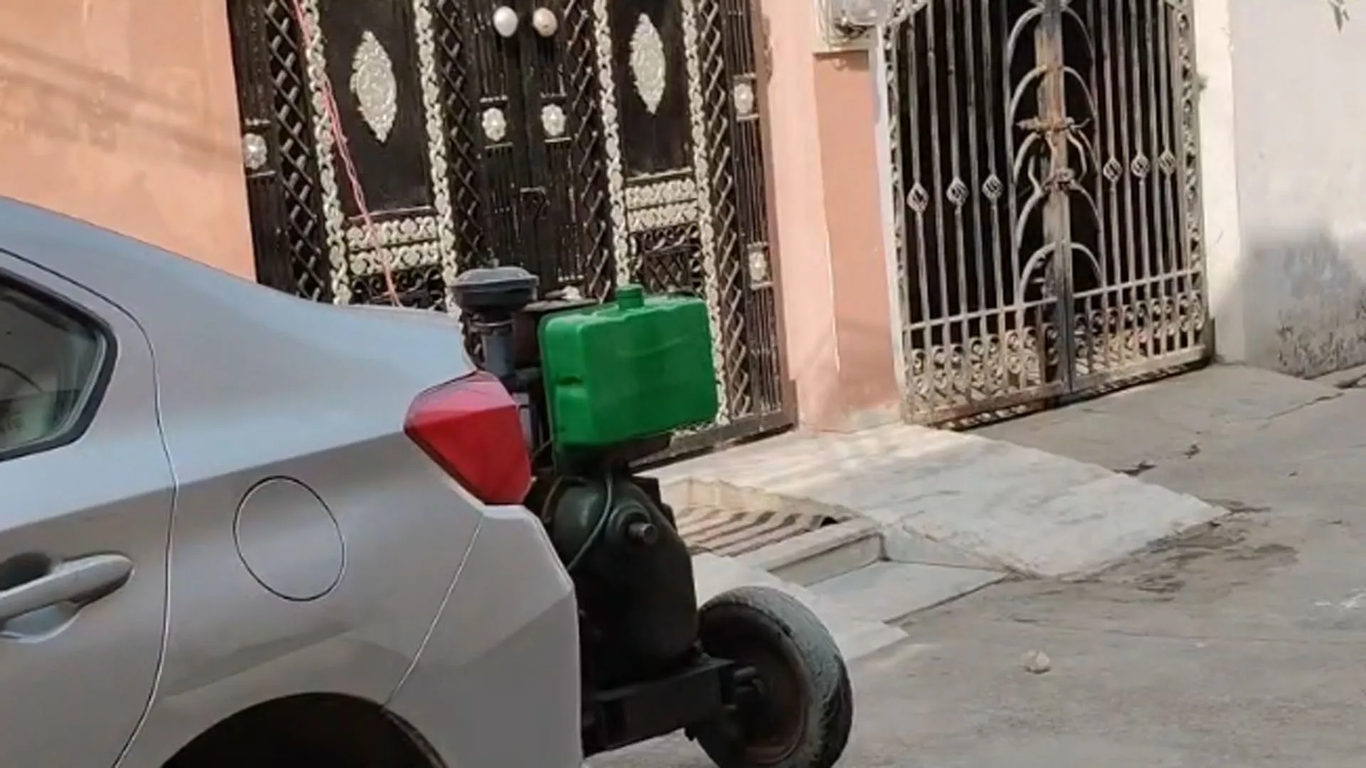 Bareilly News: किला में दो दिन से बिजली गुल...बदायूं रोड की इन कॉलोनियों में जागकर काटी रात, सुबह चले जेनरेटर
