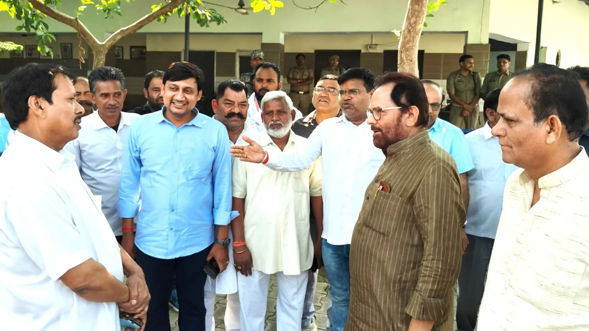 UP: बंगाल चुनाव पर बोले नकवी...मुखर्जी की जन्मस्थली पर सुशासन का ध्वज फहराना बड़ी उपलब्धि