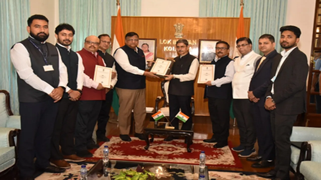पश्चिम बंगाल : चुनाव आयोग ने राज्यपाल को सौंपी 293 विजयी सदस्यों की सूची, CEO बोले-  अब विधानसभा का गठन लोक भवन का काम 