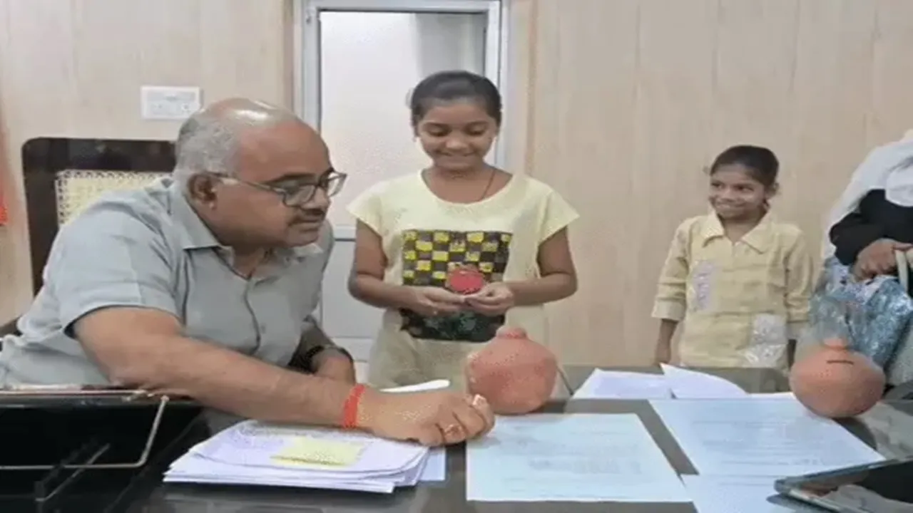 कानपुर जनता दर्शन : जब जिलाधिकारी के सामने 'गुल्लक लूट' की कहानी ने सबका ध्यान खींचा 