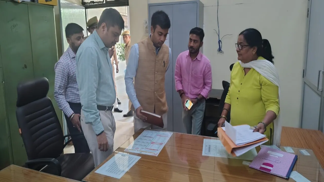 आईटीआई बाराबंकी का डीएम ने किया औचक निरीक्षण, कार्मिकों की देर से उपस्थिति पर जताई नाराजगी, स्पष्टीकरण तलब