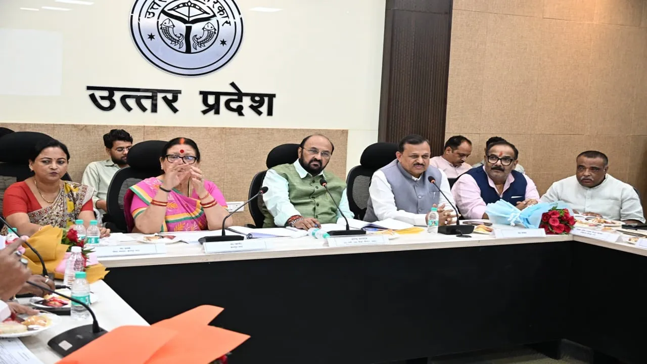 कानपुर : एक सप्ताह में स्मार्ट मीटर संबंधी समस्याओं का करें समाधान, प्रभारी मंत्री का अफसरों को निर्देश