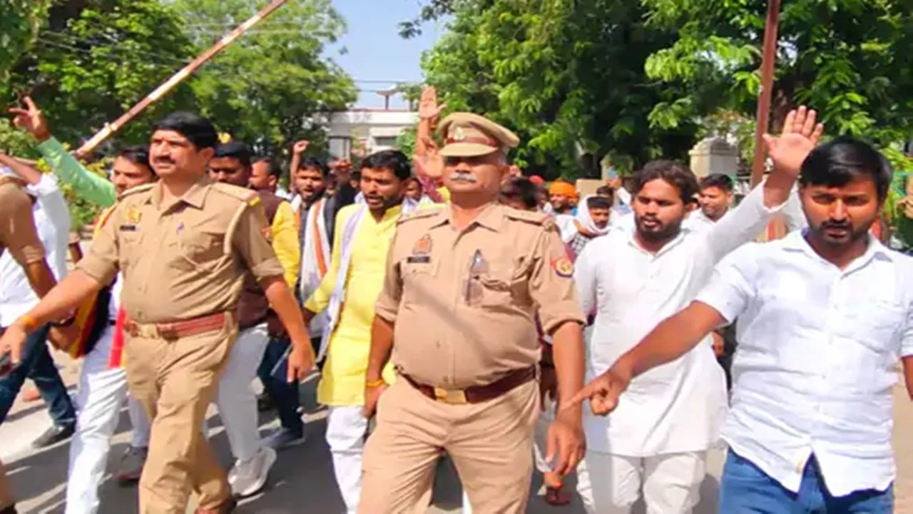 सुलतानपुर : हिमांशु हत्याकांड में पुलिस कार्रवाई से असंतुष्ट सरदार सेना ने किया प्रदर्शन, प्रशासन को दी चेतावनी