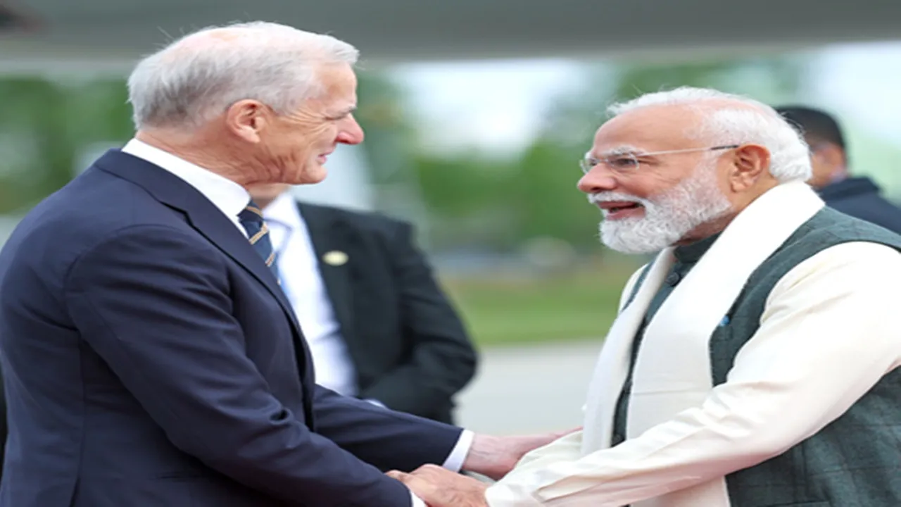 नॉर्वे पहुंचे प्रधानमंत्री मोदी : हवाई अड्डे पर पीएम स्टोरे ने किया स्वागत, द्विपक्षीय बैठकों में लेंगे हिस्सा