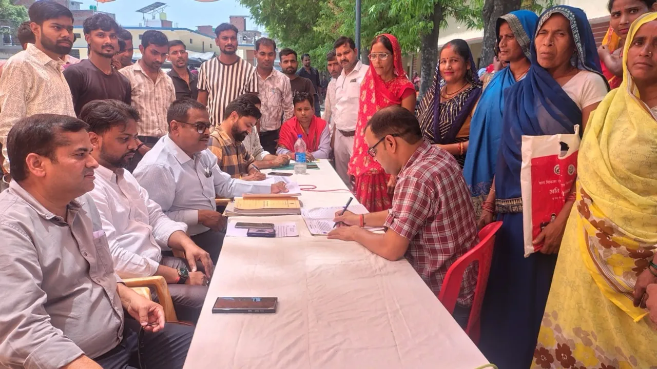 बाराबंकी : जय दुर्गा माँ स्वयं सहायता समूह को मिली जिम्मेदारी, खुली बैठक में किया गया राशन की दुकान का चयन, लंबे समय से थी रिक्त