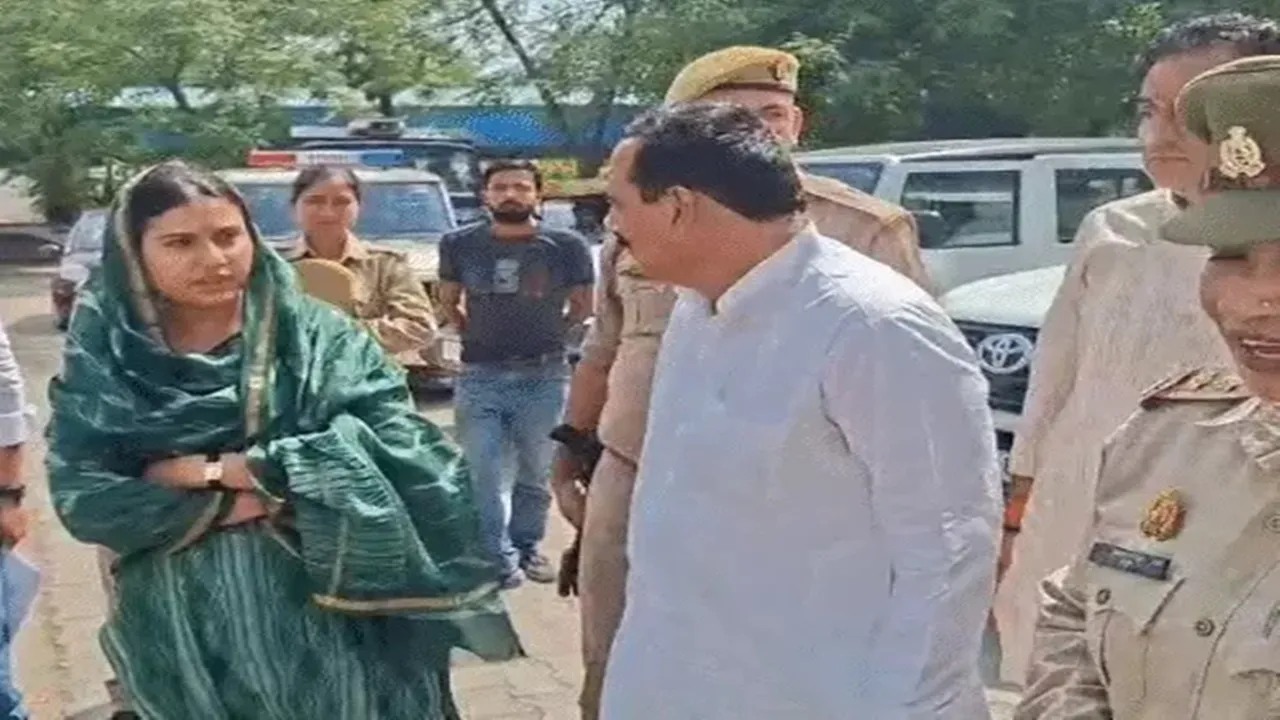  सपा सांसद इकरा हसन को पुलिस ने लिया हिरासत में, पीड़ित महिला के साथ पहुंची थी डीआईजी से मिलने