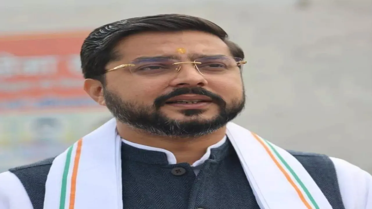 सांसद तनुज पुनिया समेत कांग्रेस के कई दलित नेता पहुंचे मायावती के आवास, पार्टी ने मांगा स्पष्टीकरण, जानें पूरा मामला