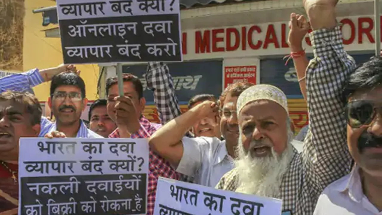 Chemist Strike : ऑनलाइन दवा बिक्री के विरोध में केमिस्टों की हड़ताल का मिला-जुला असर, जानिए क्या बोले ग्राहक