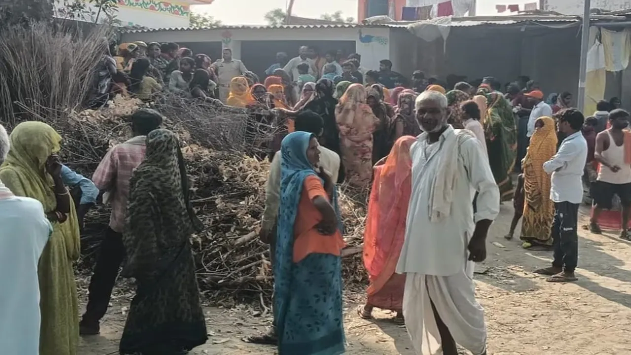 सीतापुर में सनसनीखेज वारदात :   पत्नी की धारदार हथियार से हत्या कर पति ने लगाई फांसी, परिजनों में कोहराम 