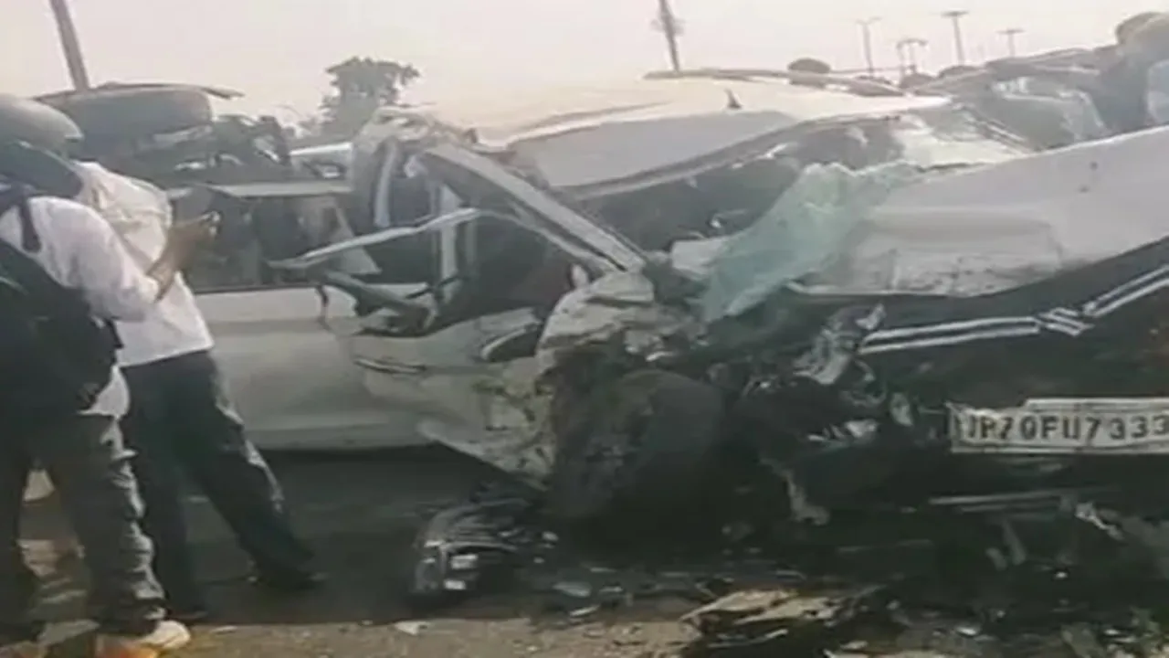 Prayagraj News :  प्रयागराज में रफ्तार का कहर: दो कारों में जोरदार भिड़ंत,  तीन की मौत, चार गंभीर