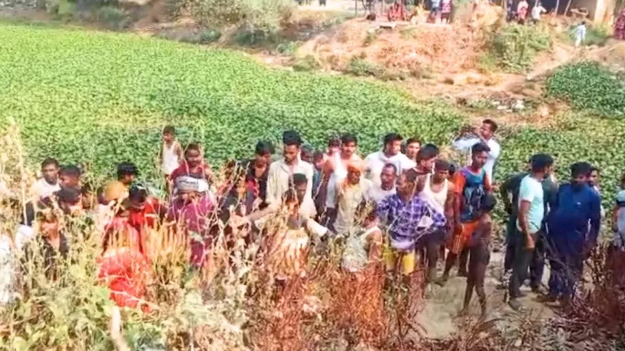 कौशांबी में दर्दनाक हादसा : खुदाई करते समय ढहा मिट्टी का टीला, मां-बेटी समेत तीन की मौत, परिजनों में कोहराम