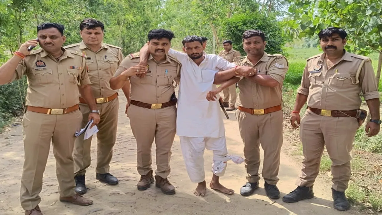 Rampur Encounter :  25 हजार के इनामी गोकश का रामपुर पुलिस ने किया एनकाउंटर, पैर में लगी गोली, तमंचा-कारतूस व अन्य उपकरण बरामद