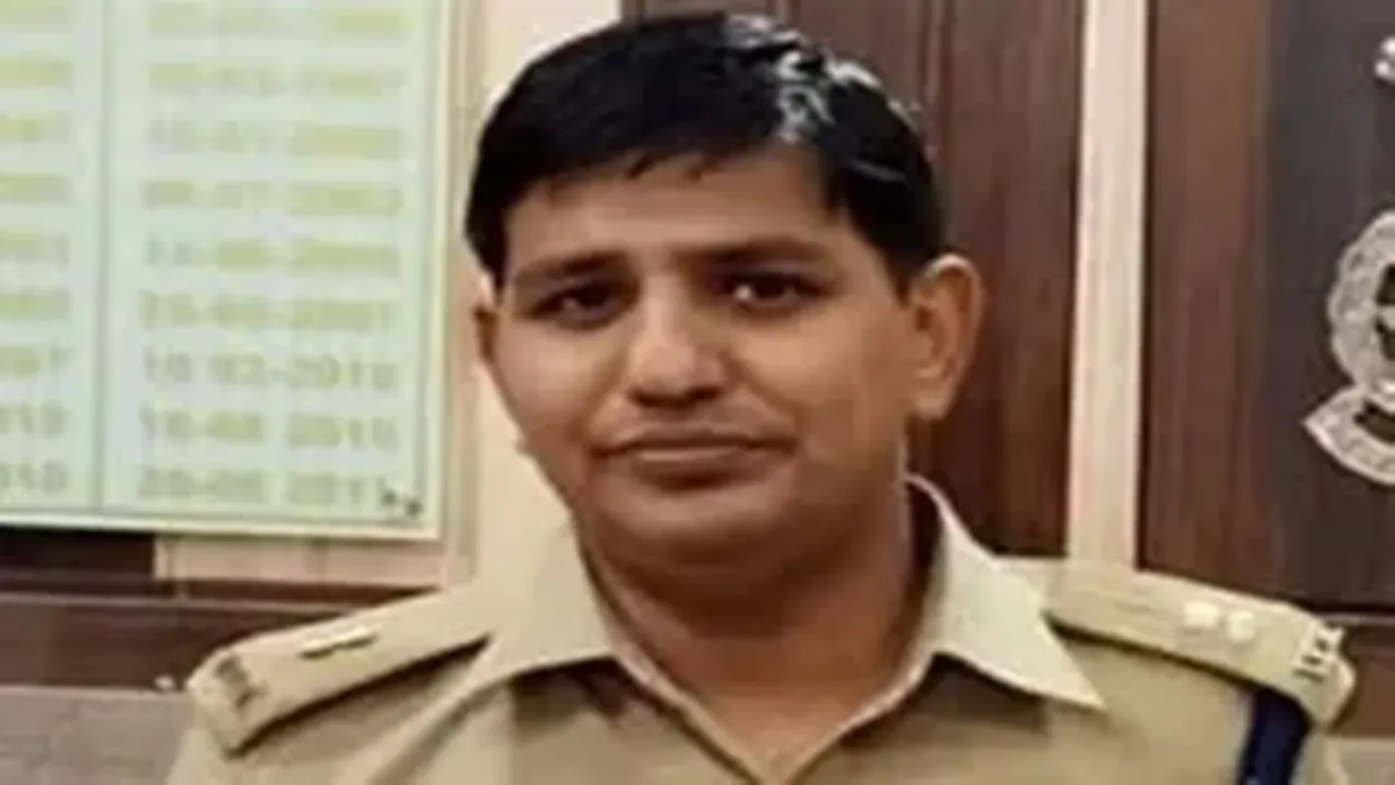 Manilal Patidar : पूर्व आईपीएस मणिलाल के मामले बांदा कोर्ट में स्थानांतरित, रिश्वतखोरी केस में चार्जशीट दाखिल