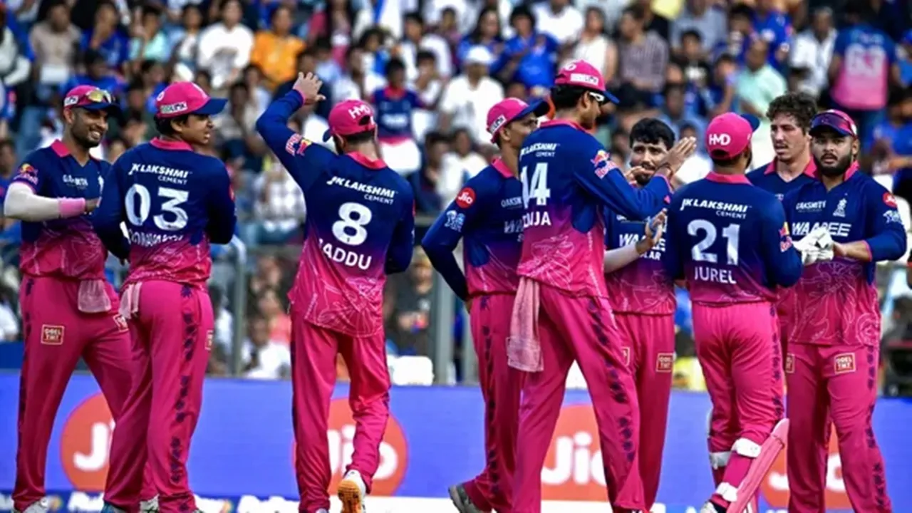 IPL 2026 : राजस्थान रॉयल्स ने कटाया प्लेऑफ का टिकट, मुंबई इंडियन्स को  30 रनों से हराया