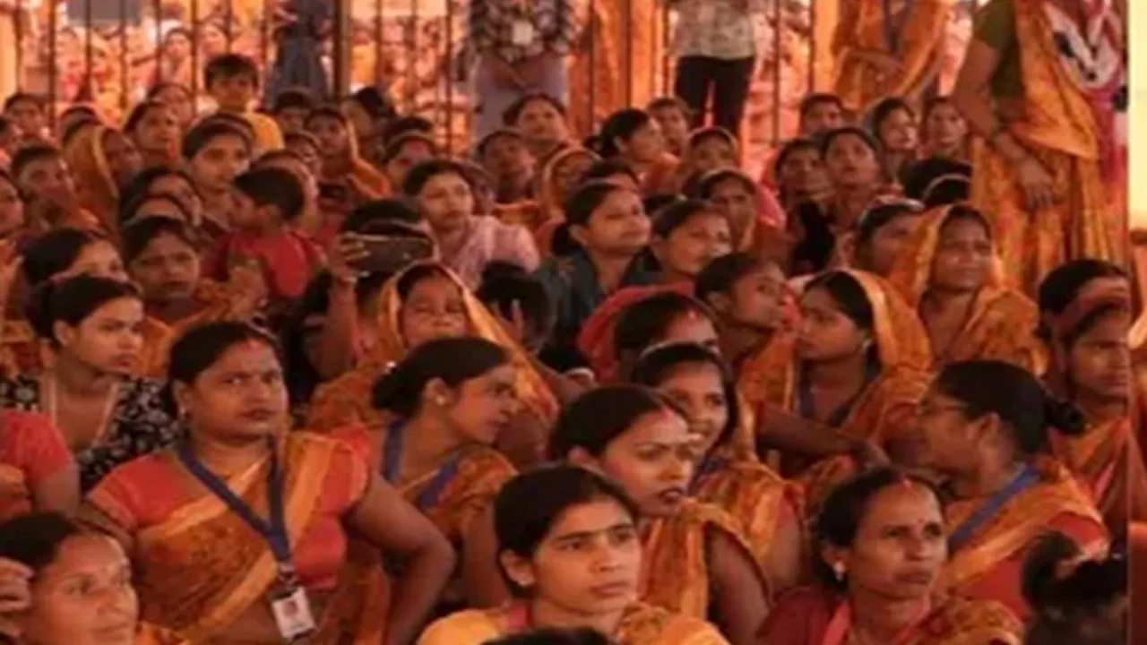  Basti News : बस्ती में बना वर्ल्ड रिकॉर्ड, 2500 महिलाओं ने सोहर गाकर गिनीज बुक में दर्ज कराया नाम