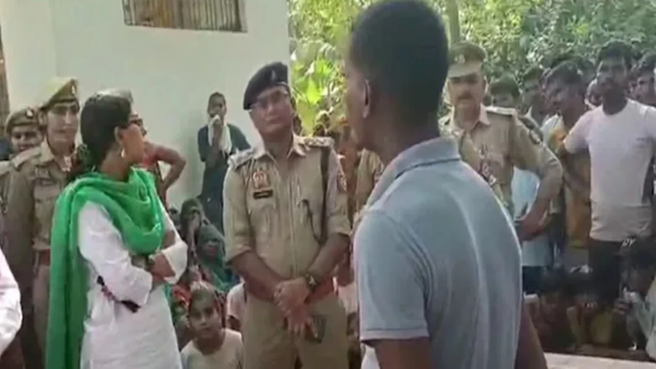 Hardoi News : हरदोई में बिना अनुमति बुद्ध प्रतिमा स्थापित करने पर बवाल, पुलिस-राजस्व टीम पर पथराव, कई घायल  