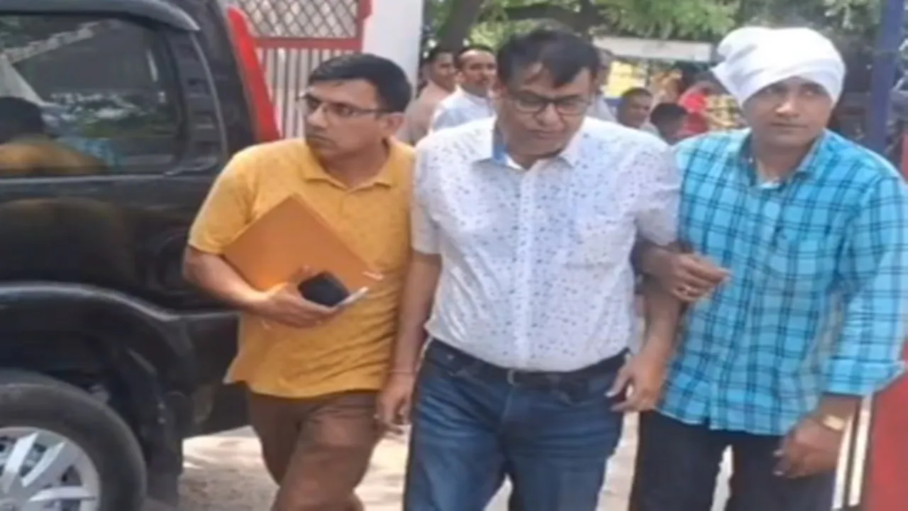Baghpat News : 40 हजार रिश्वत लेते रंगेहाथ पकड़े गए डीएसओ, विजिलेंस टीम ने की कार्रवाई