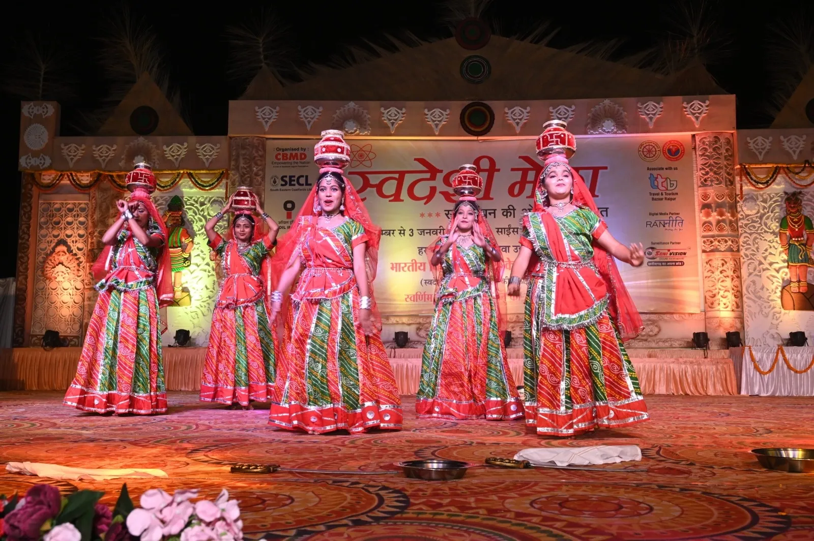आत्मनिर्भर भारत की नींव मजबूत करते स्वदेशी मेले