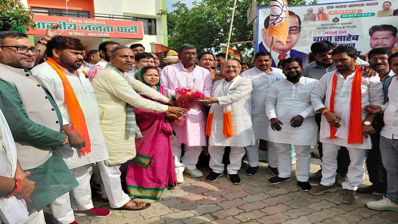 बाराबंकी : भाजपा की प्रचंड जीत पर भाजपाइयों ने मनाया जश्न, आतिशबाजी के साथ भारत माता के जयकारों की गूंज