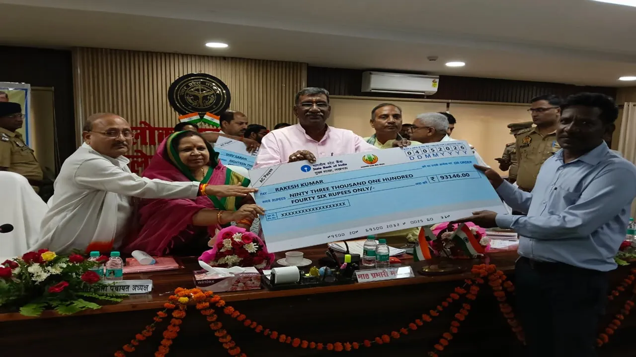 बाराबंकी : प्रभारी मंत्री बोले- पात्रों को मिले योजनाओं का लाभ, विकास कार्यों में लाएं तेजी