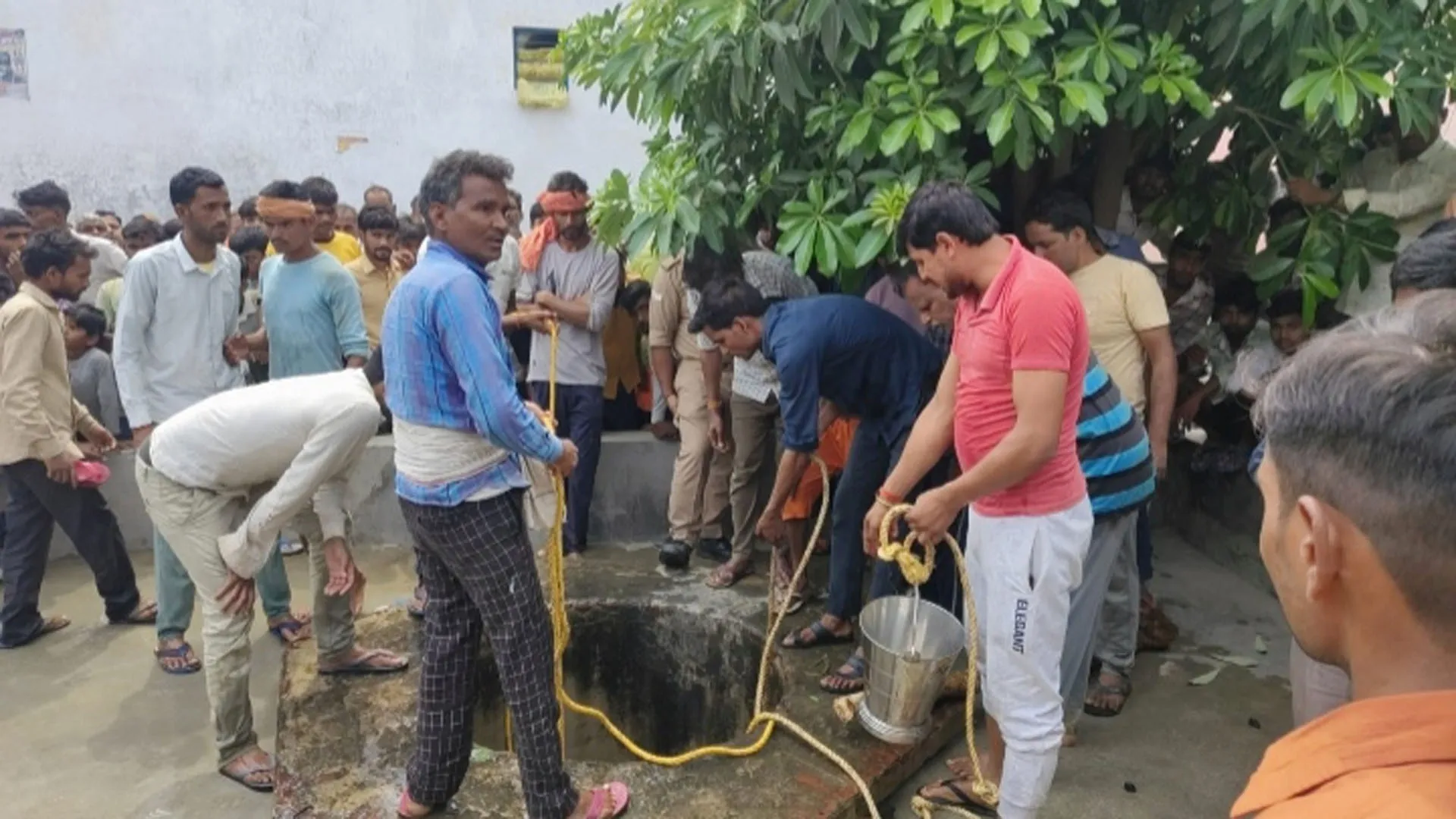 Bareilly:छह साल के छात्र की स्कूल परिसर के कुएं में गिरकर मौत, परिवार में कोहराम 
