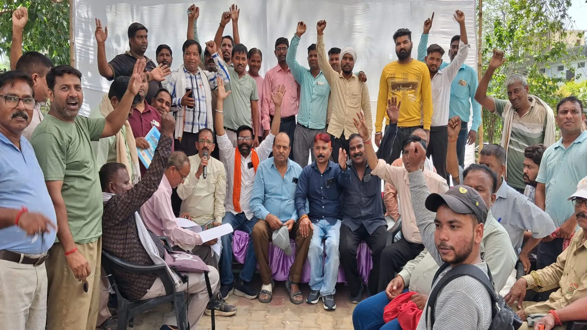 Bareilly News: ड्राइवर और मालियों की भी जनगणना में लगा दी ड्यूटी...भड़के कर्मचारियों ने किया प्रदर्शन